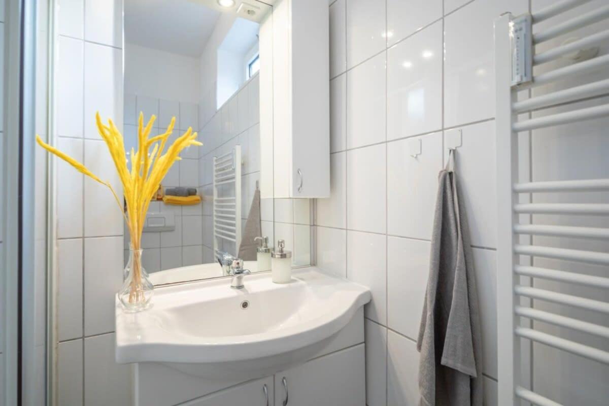 Beautiful 2 Bedroom Apartment Incl Parking Hamburg Exterior photo